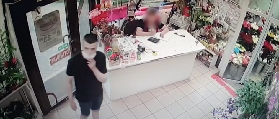 Парень в магазине