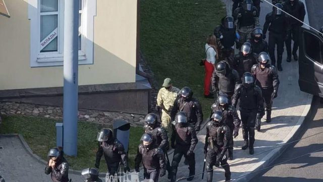 В Гродно силовики задержали беременную во время разгона акции протеста