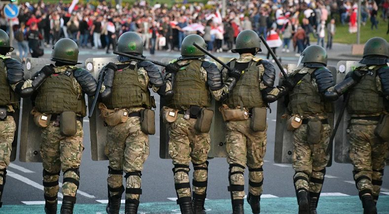 Более 300 человек было задержано на акциях протеста в Беларуси 26 октября