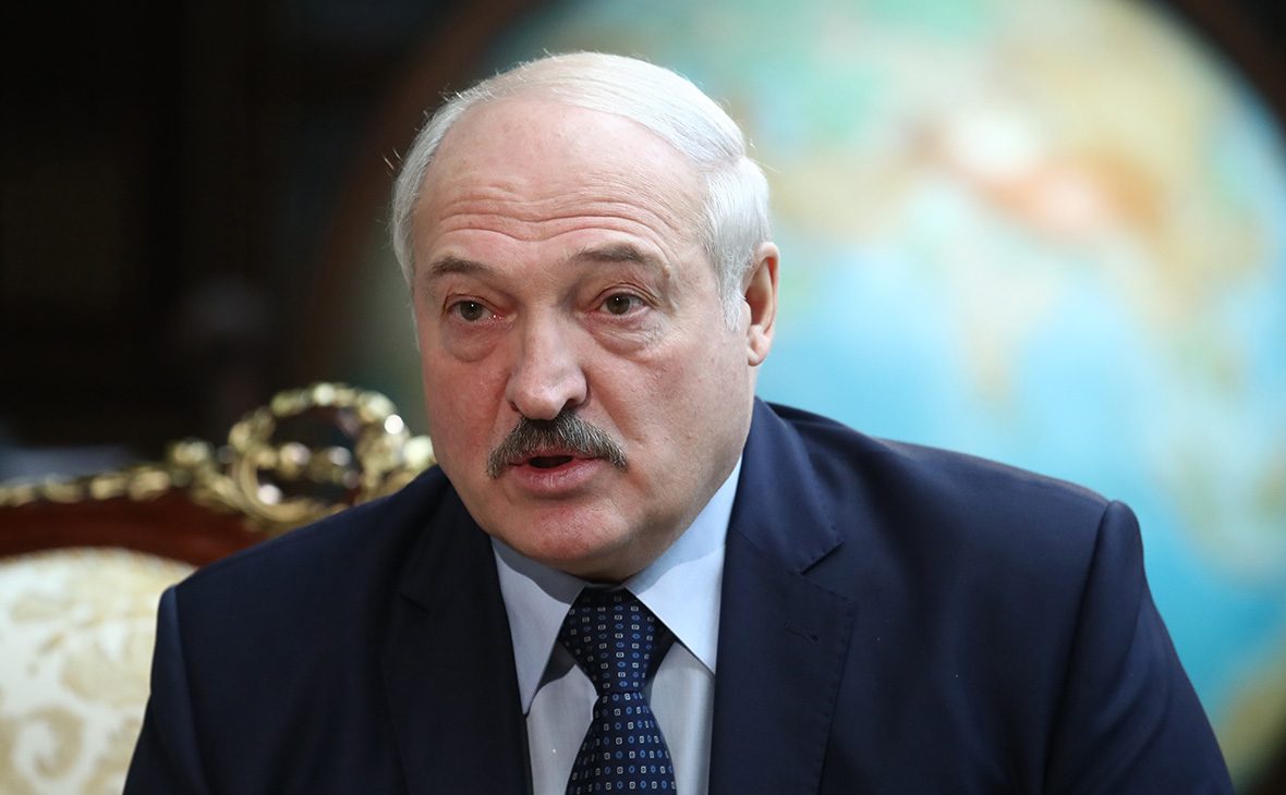 Лукашенко пообещал восстановить Купаловский театр