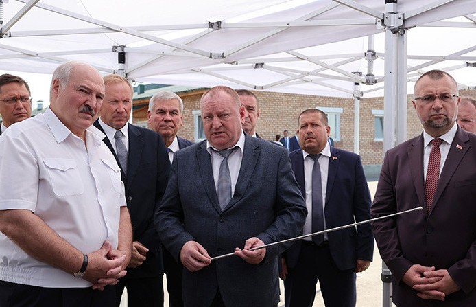 Лукашенко приехал с рабочим визитом в Поставский район